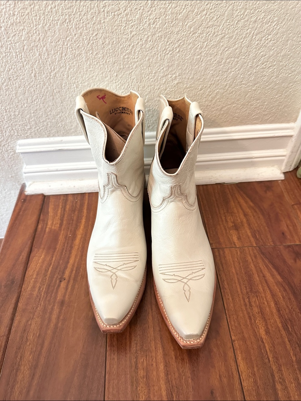 Lucchese Cream Leather Western Cowboy Boots - Pointed Toe